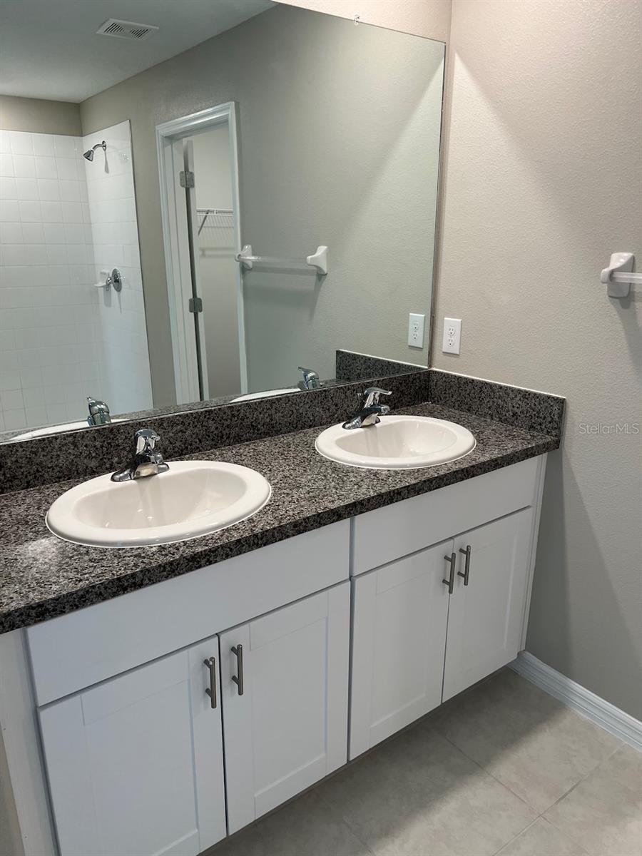 Image 13 of 20 For 580 Royal Empress Drive