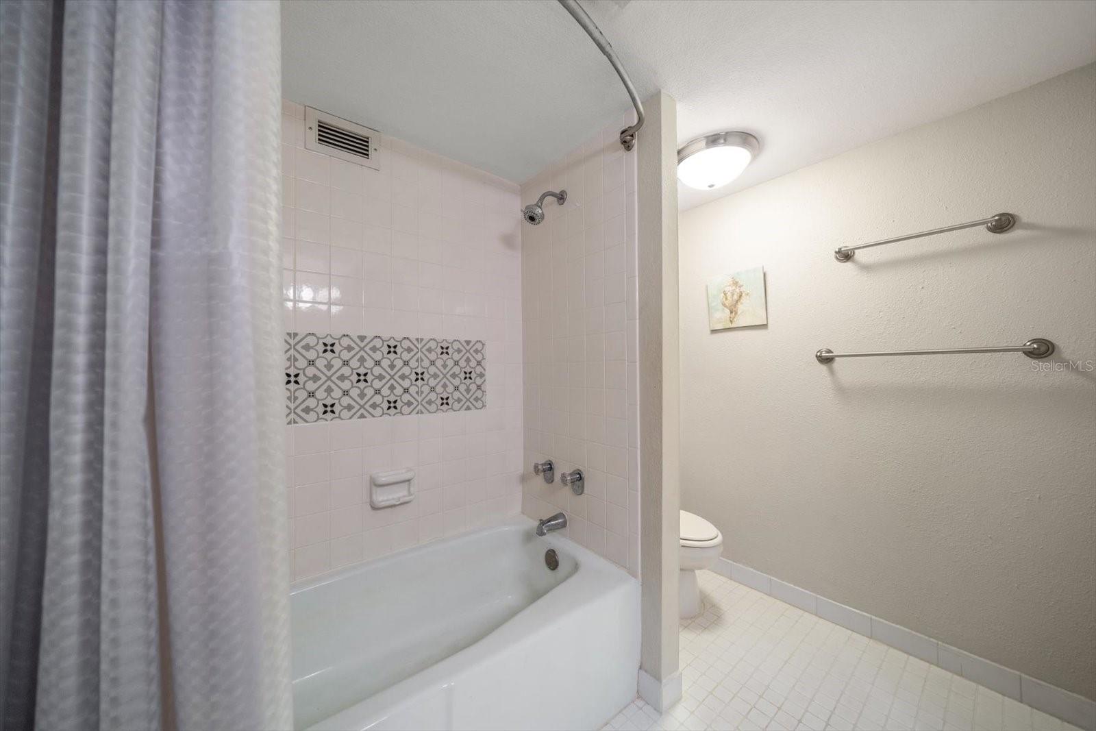 Image 32 of 56 For 220 Belleview Boulevard 410