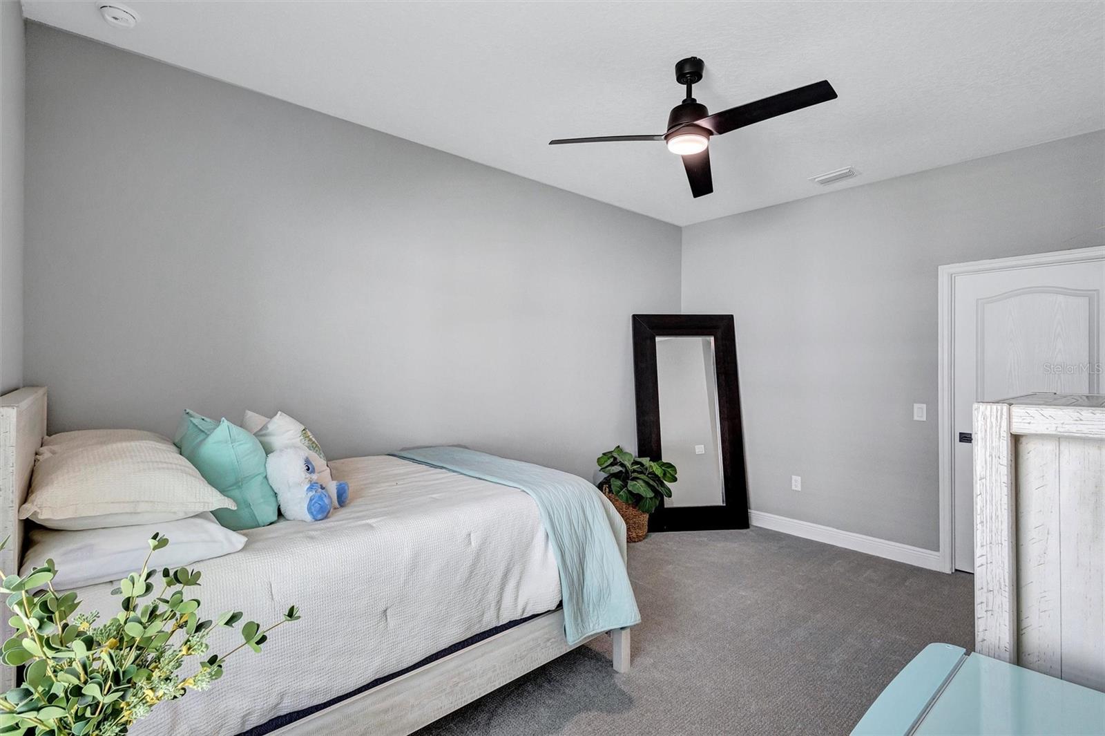 Image 21 of 51 For 9990 Cross River Trail