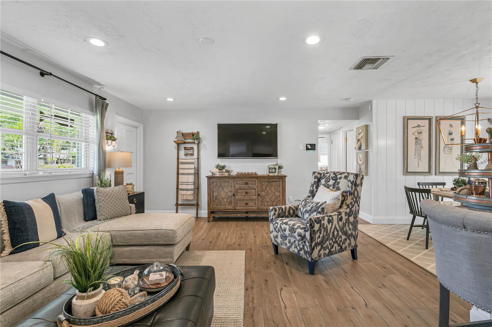 Image 6 of 36 For 616 42nd Avenue Ne