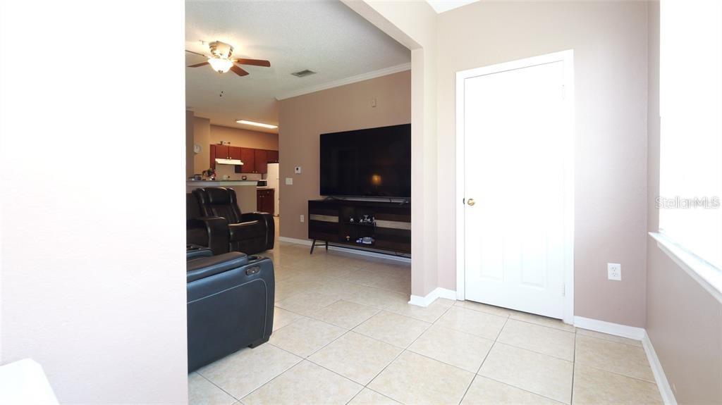 Listing photo id 8 for 18001 Richmond Place Drive 1122