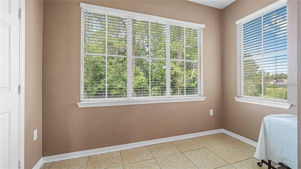 Listing photo id 9 for 18001 Richmond Place Drive 1122