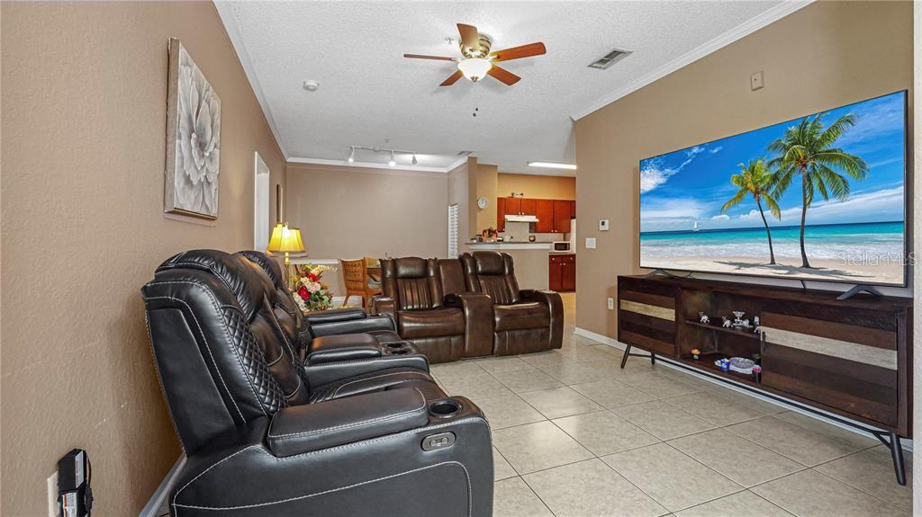 Listing photo id 10 for 18001 Richmond Place Drive 1122