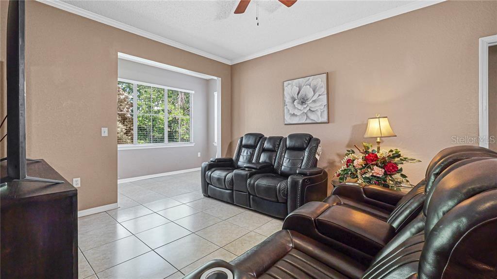 Listing photo id 12 for 18001 Richmond Place Drive 1122