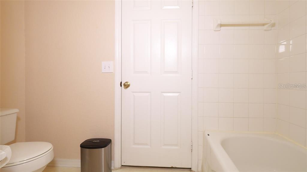 Listing photo id 13 for 18001 Richmond Place Drive 1122