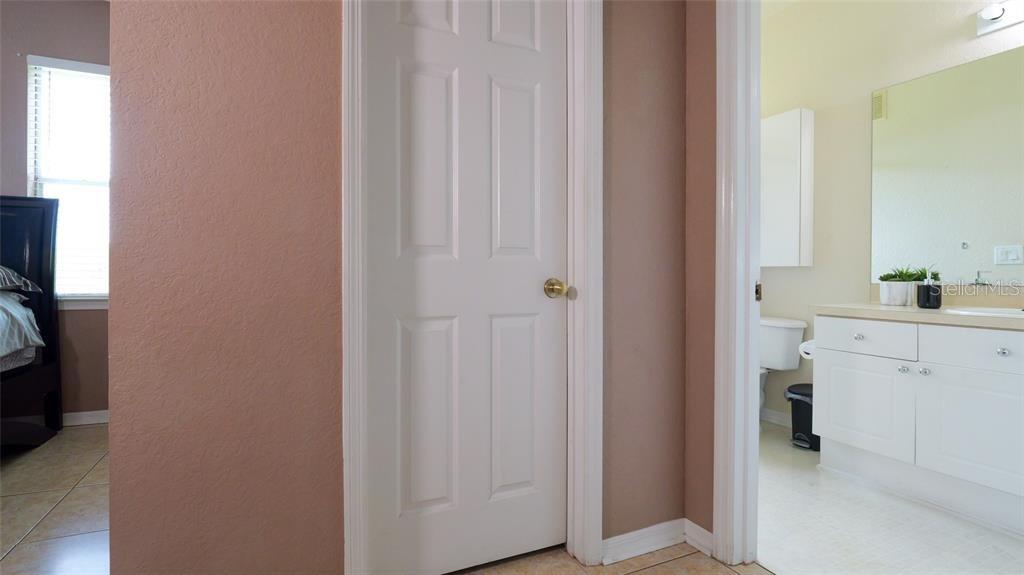 Listing photo id 15 for 18001 Richmond Place Drive 1122