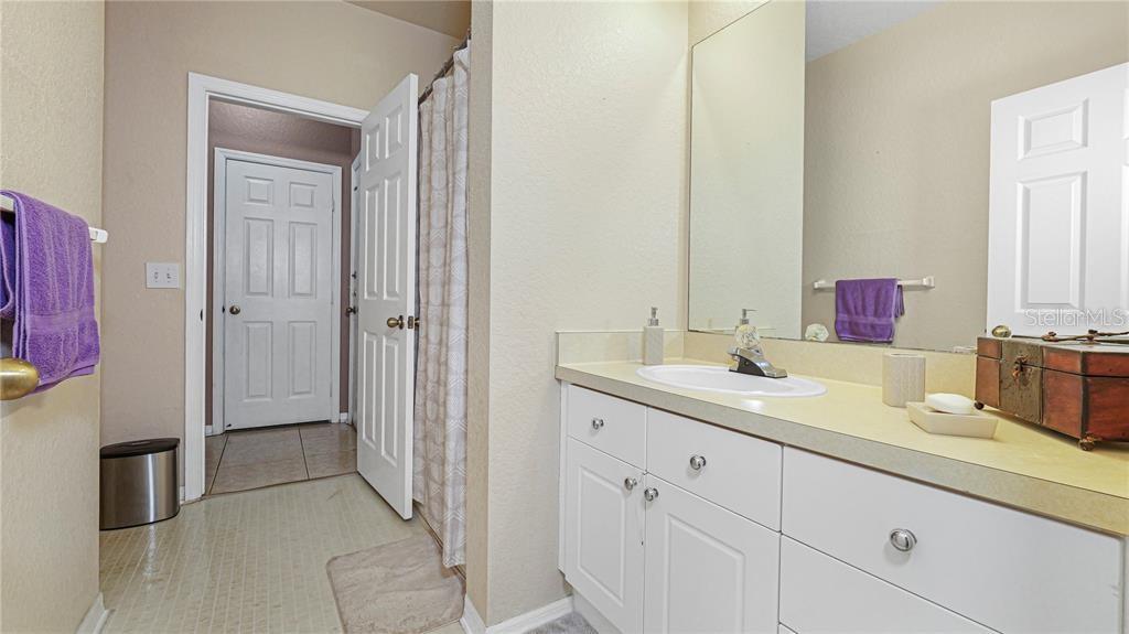 Listing photo id 16 for 18001 Richmond Place Drive 1122
