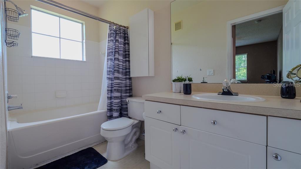 Listing photo id 17 for 18001 Richmond Place Drive 1122