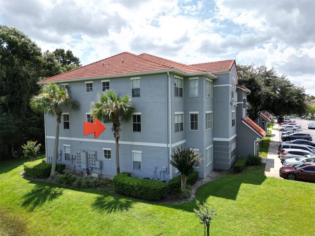 Listing photo id 0 for 18001 Richmond Place Drive 1122