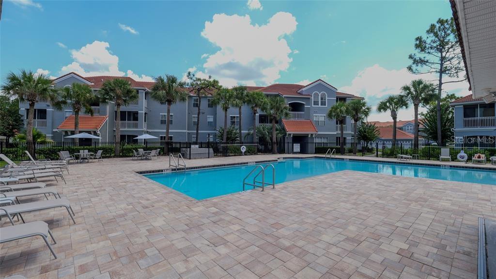 Listing photo id 1 for 18001 Richmond Place Drive 1122