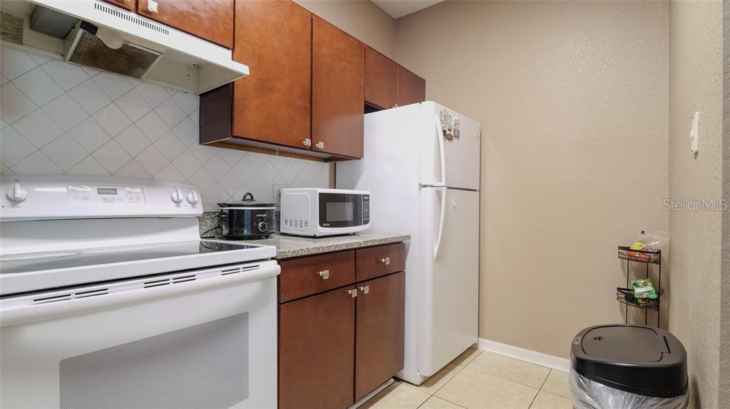 Listing photo id 5 for 18001 Richmond Place Drive 1122