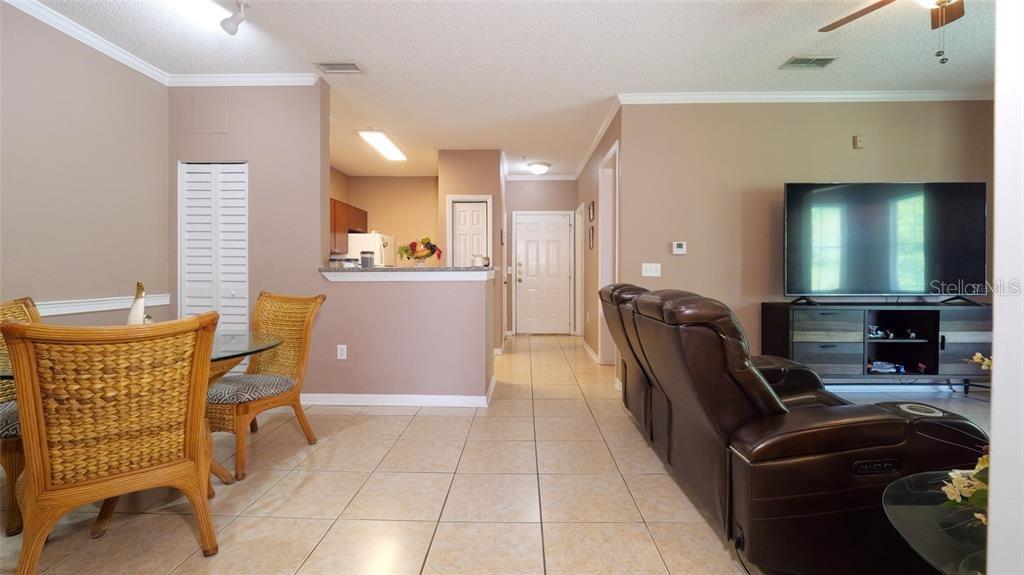 Listing photo id 7 for 18001 Richmond Place Drive 1122