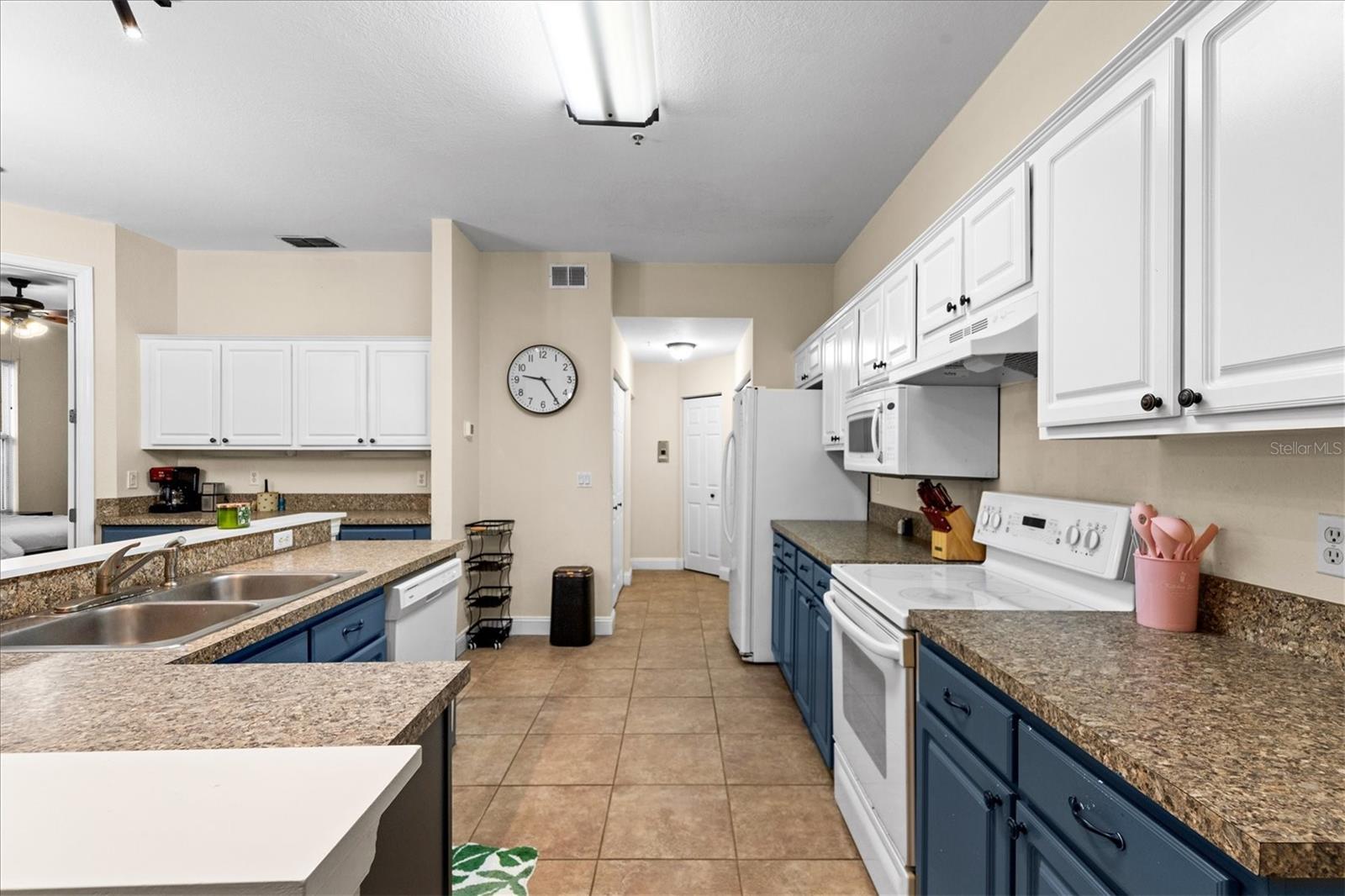 Image 14 of 41 For 5041 Sunridge Palms Drive 103