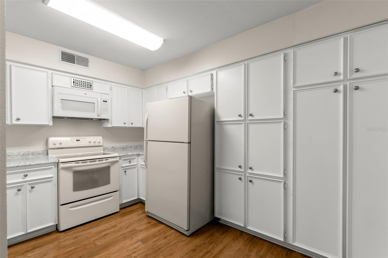 Image 9 of 42 For 3399 Mermoor Drive 309