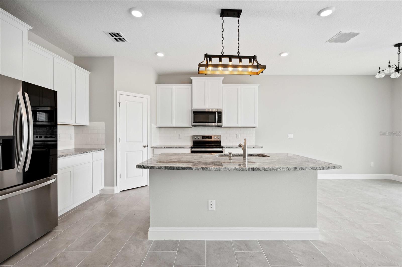 Image 10 of 50 For 2560 Warren Acres Boulevard