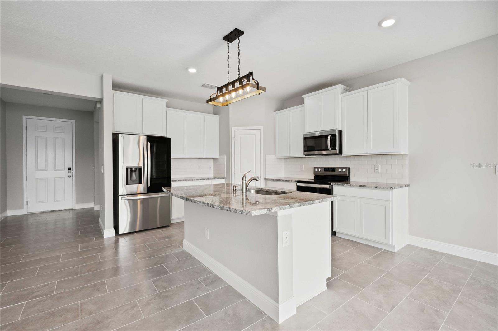 Image 11 of 50 For 2560 Warren Acres Boulevard
