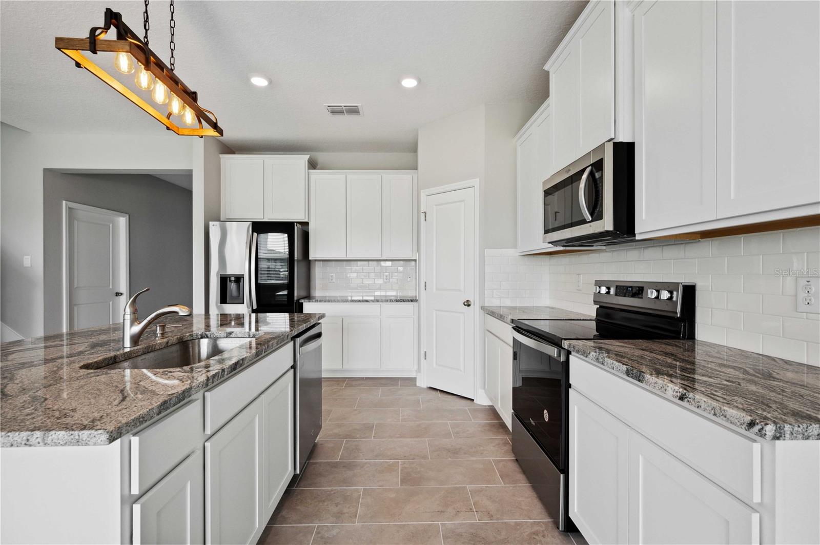 Image 12 of 50 For 2560 Warren Acres Boulevard