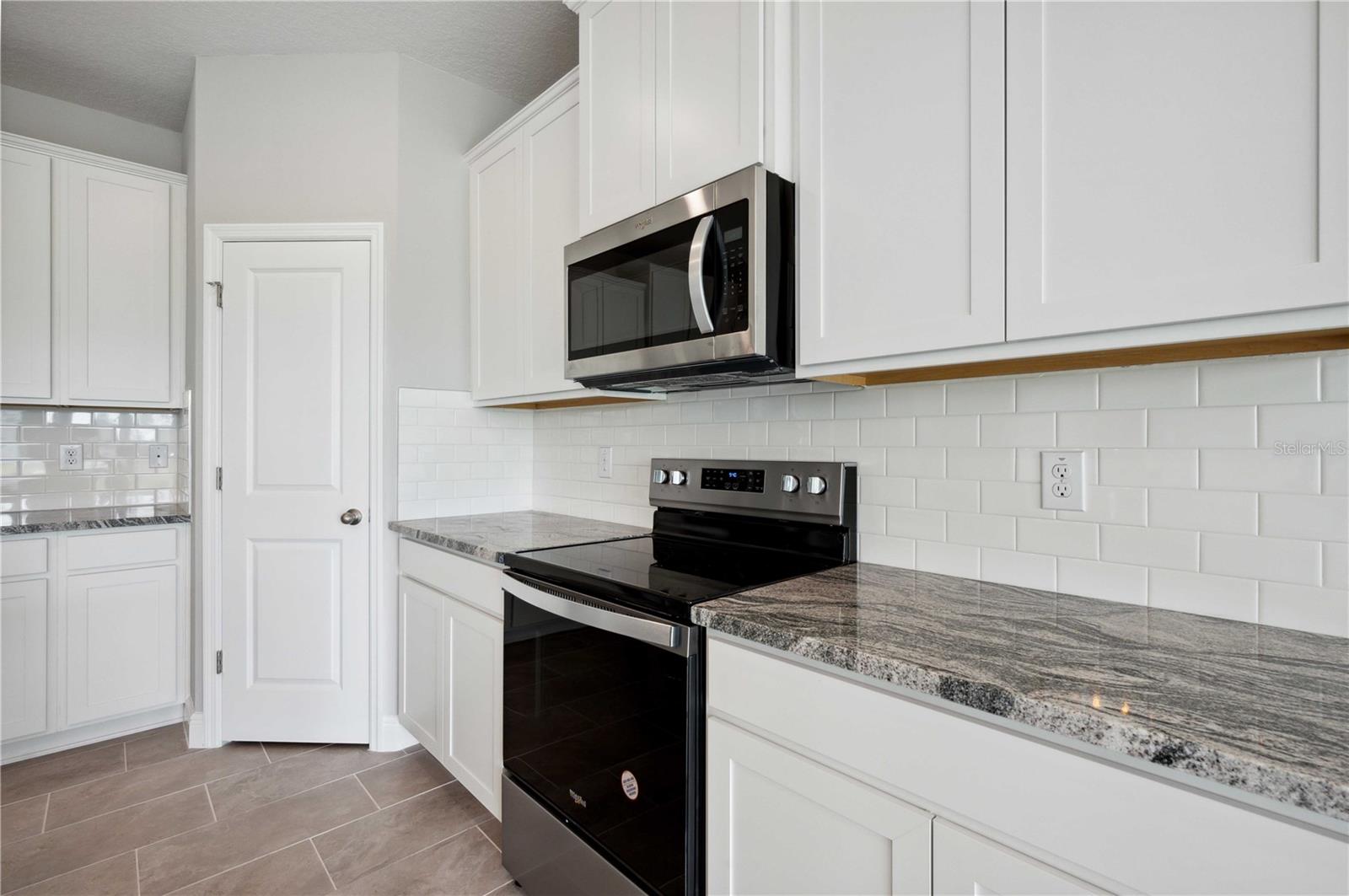 Image 13 of 50 For 2560 Warren Acres Boulevard