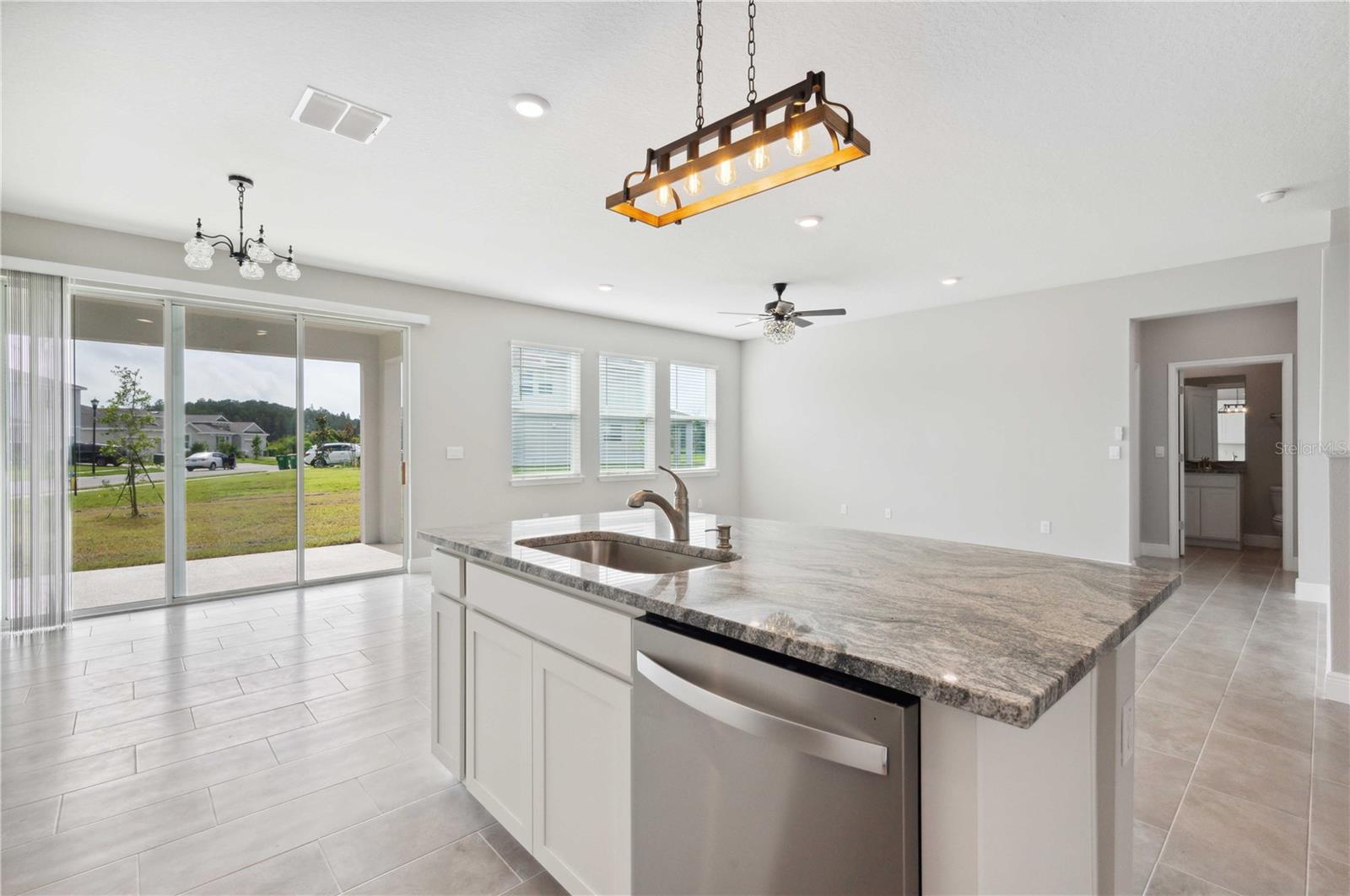 Image 16 of 50 For 2560 Warren Acres Boulevard