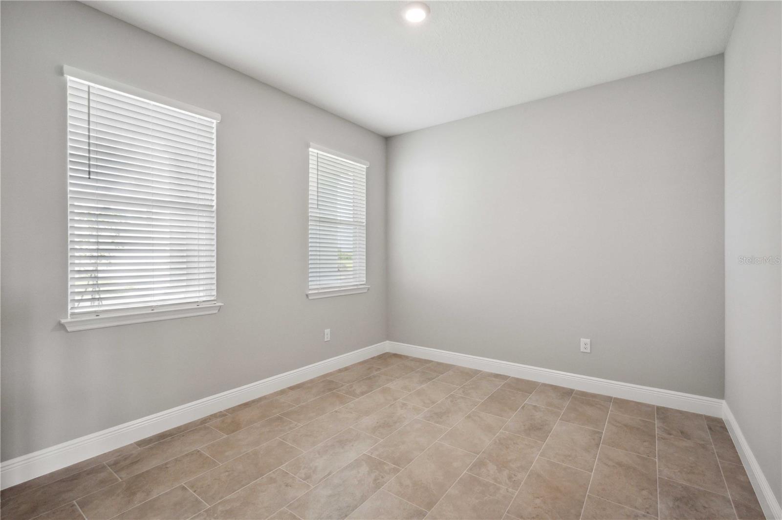 Image 20 of 50 For 2560 Warren Acres Boulevard