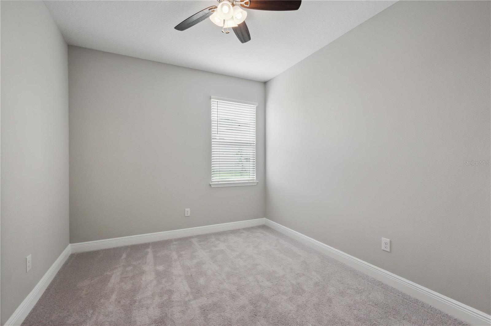 Image 23 of 50 For 2560 Warren Acres Boulevard