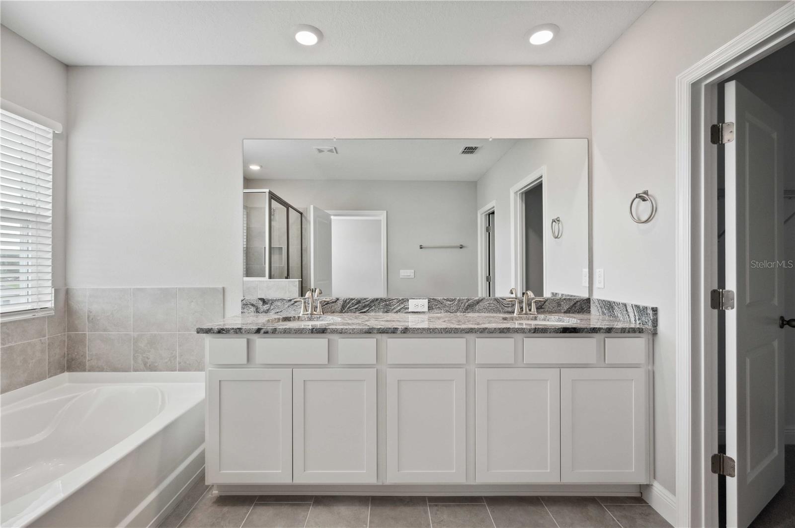 Image 35 of 50 For 2560 Warren Acres Boulevard