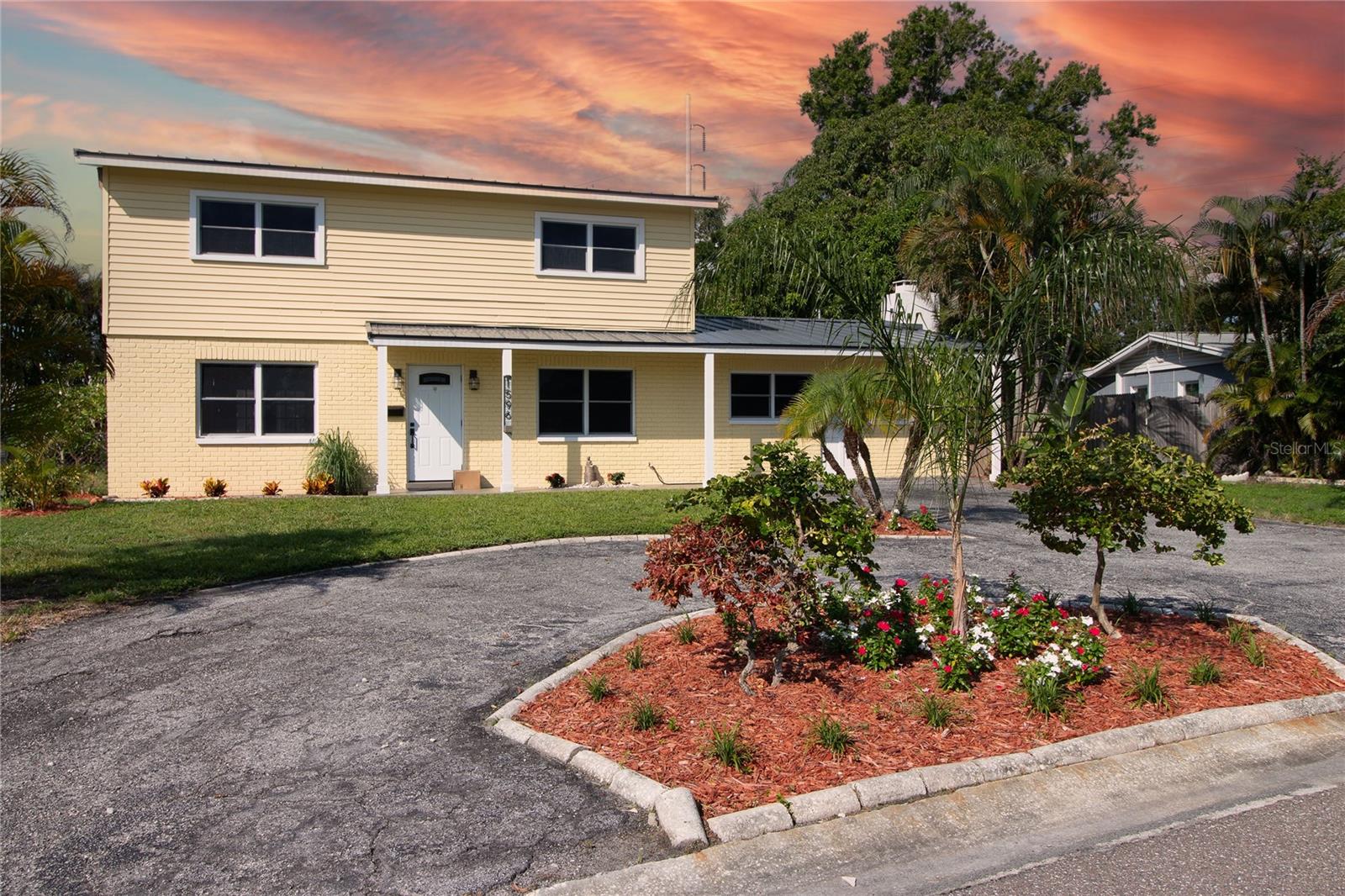 Image 3 of 65 For 1596 81st Avenue N