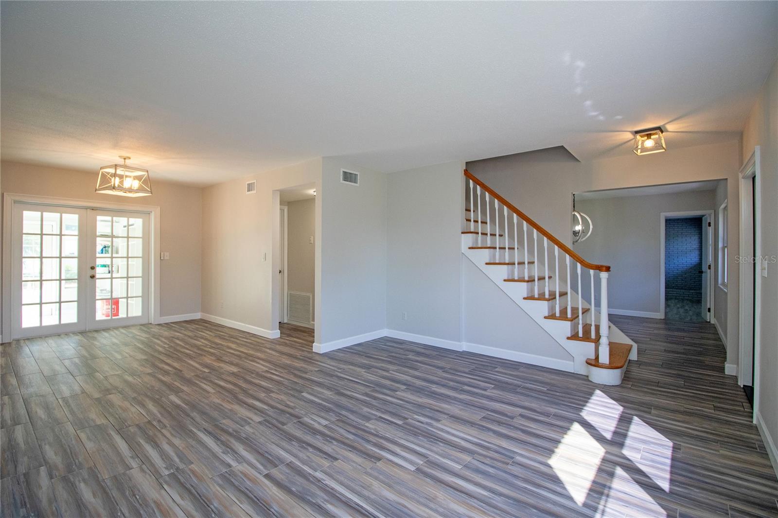Image 4 of 65 For 1596 81st Avenue N