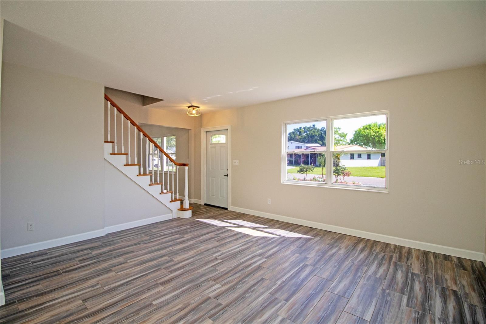 Image 7 of 65 For 1596 81st Avenue N