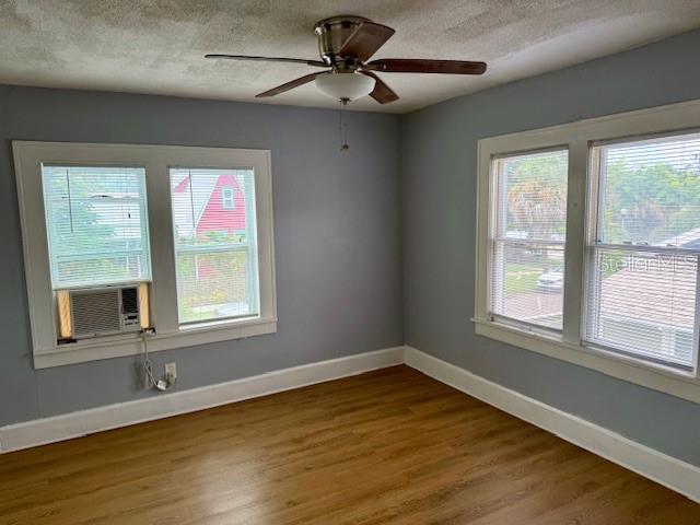 Image 5 of 8 For 825 Dartmoor Street N