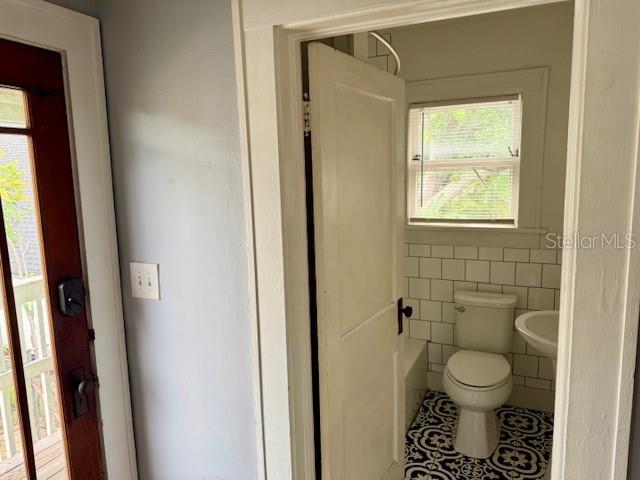Image 7 of 8 For 825 Dartmoor Street N
