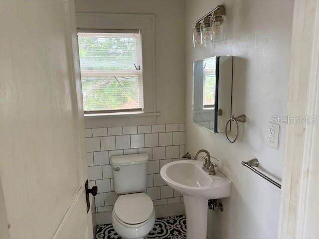 Image 8 of 8 For 825 Dartmoor Street N
