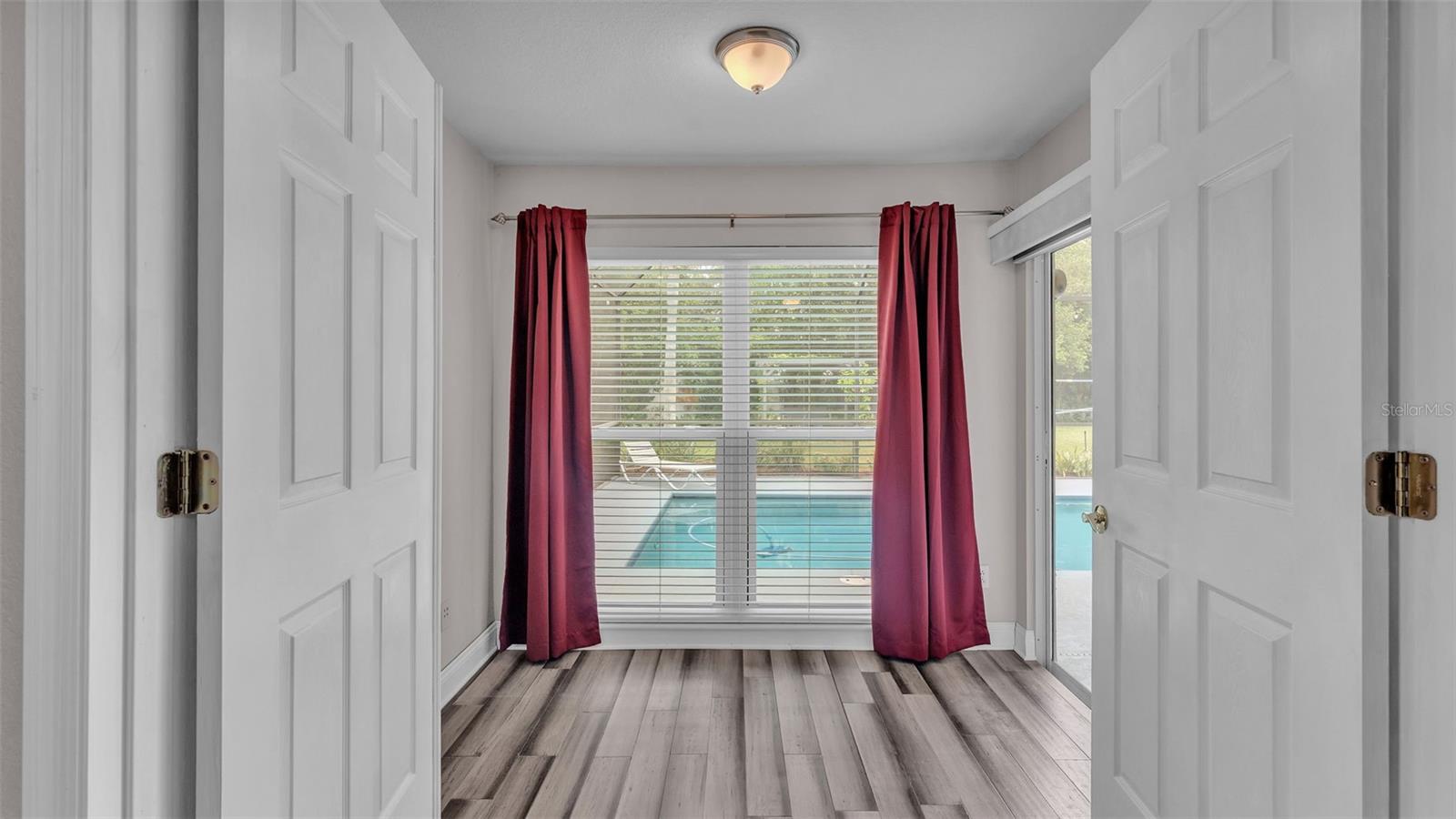 Image 23 of 64 For 2903 Sutton Oaks Court