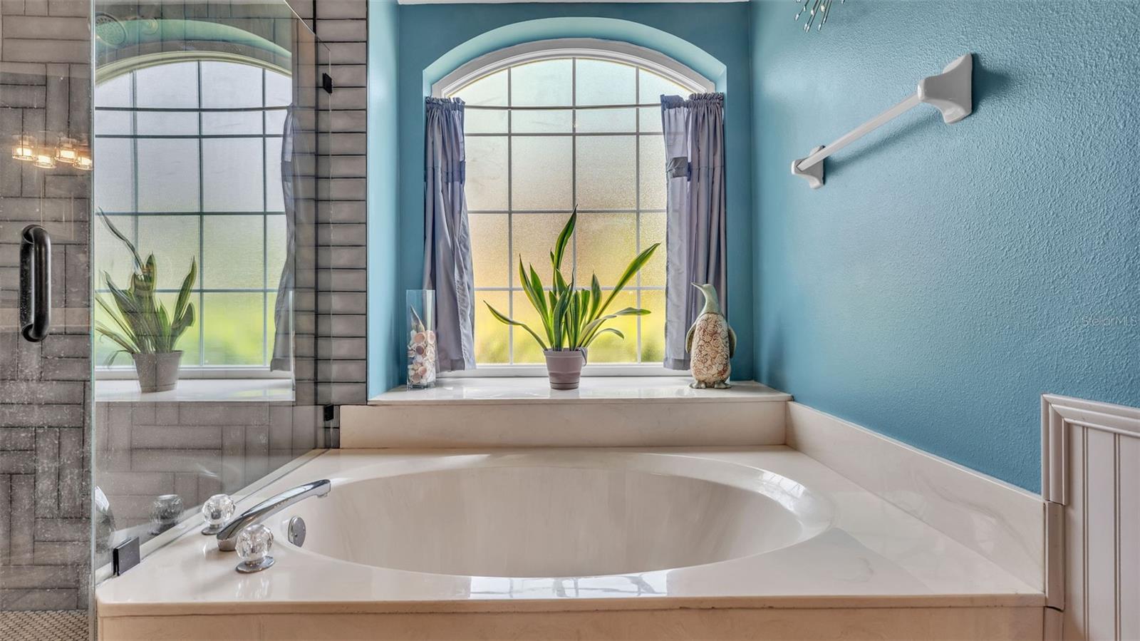 Image 32 of 64 For 2903 Sutton Oaks Court