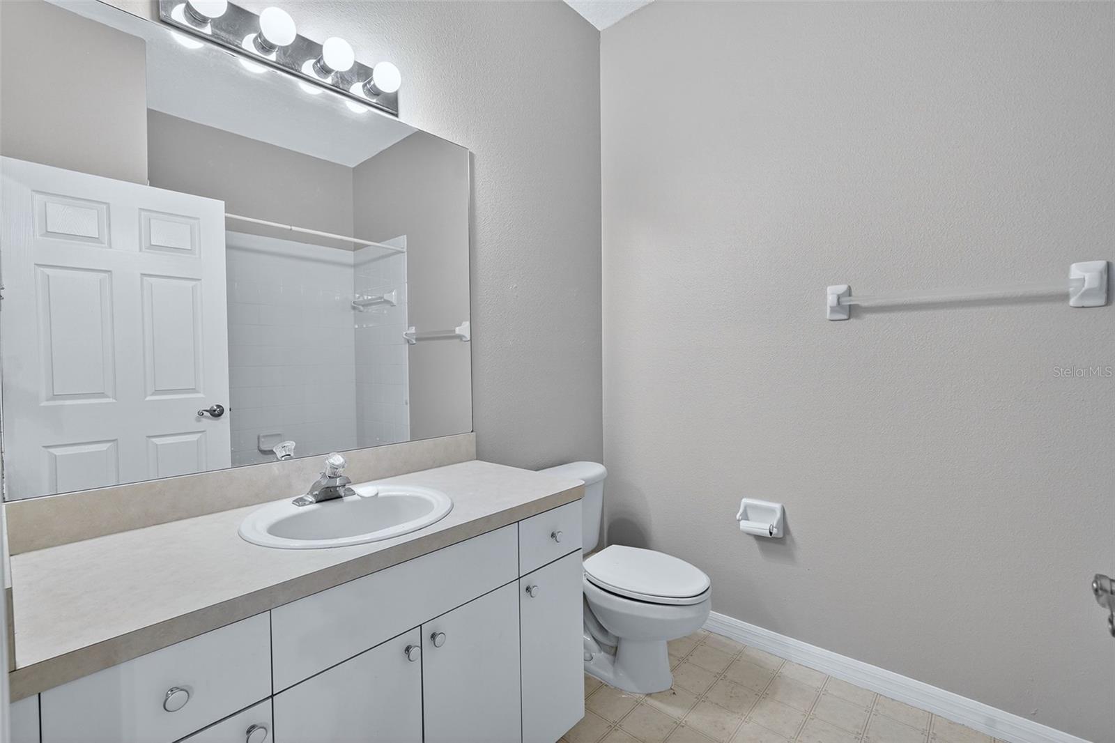 Image 14 of 51 For 4220 Silver Star Drive