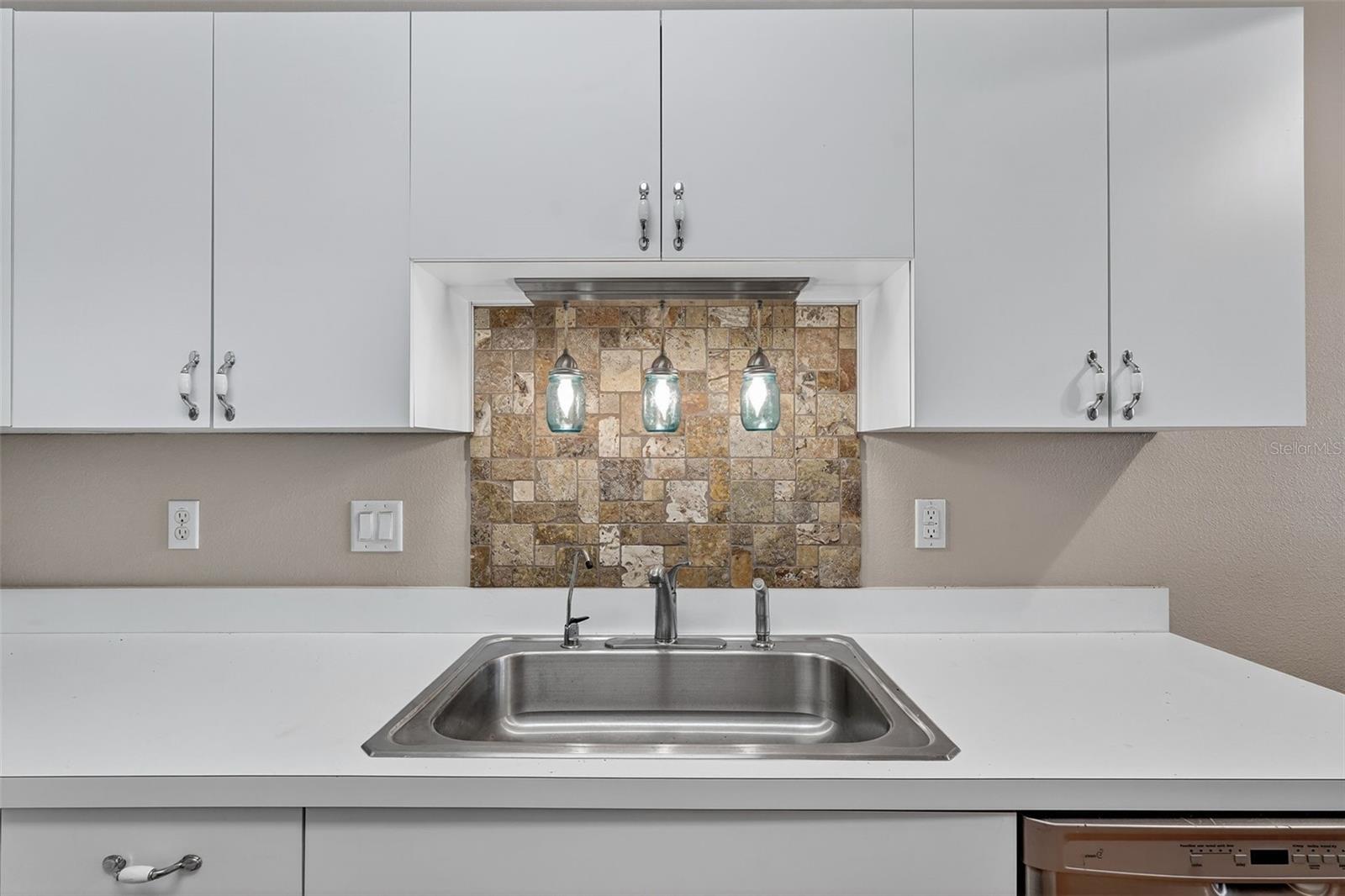 Image 18 of 51 For 4220 Silver Star Drive