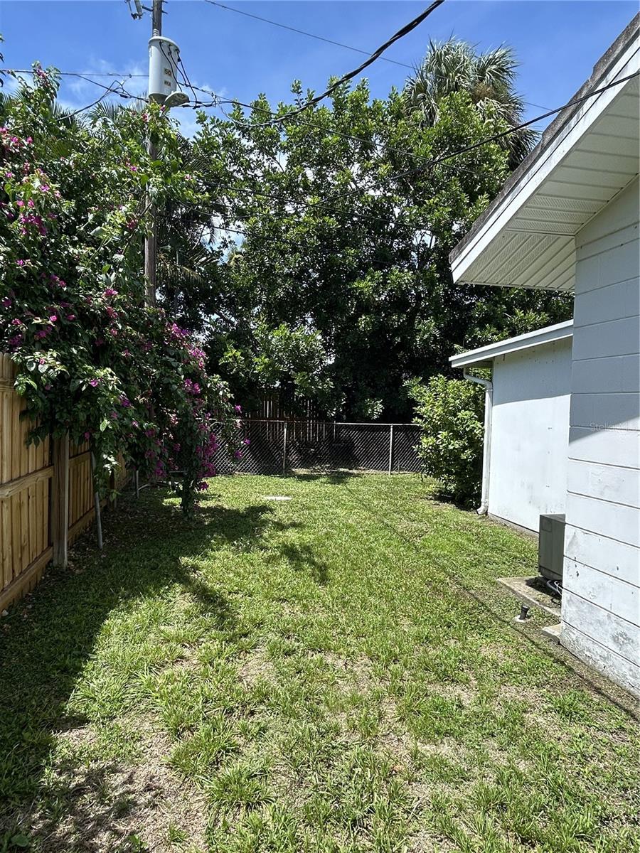 Image 17 of 19 For 6923 16th Avenue N