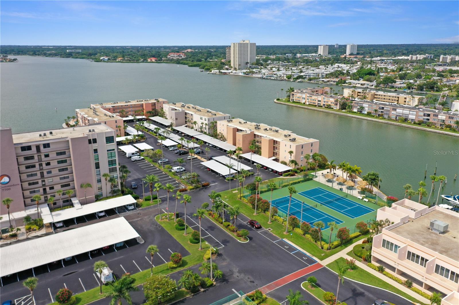 Image 22 of 30 For 7645 Sun Island Drive S 207