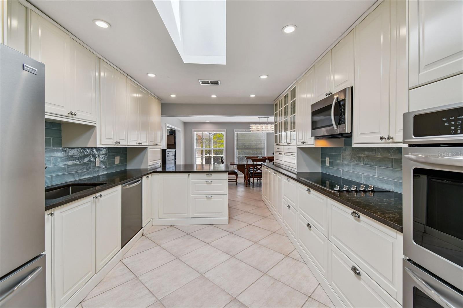 Image 13 of 83 For 822 Village Way