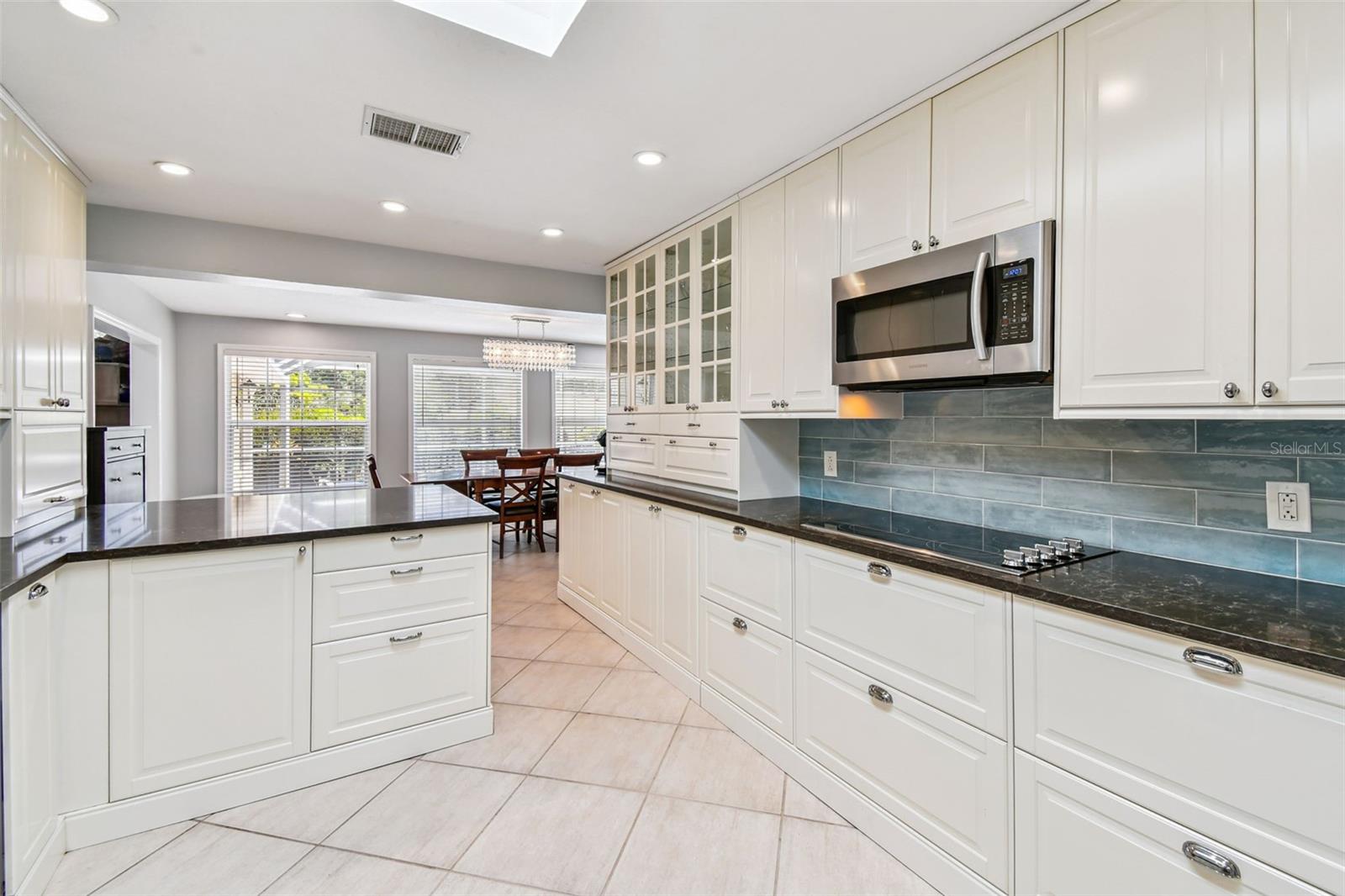 Image 14 of 83 For 822 Village Way