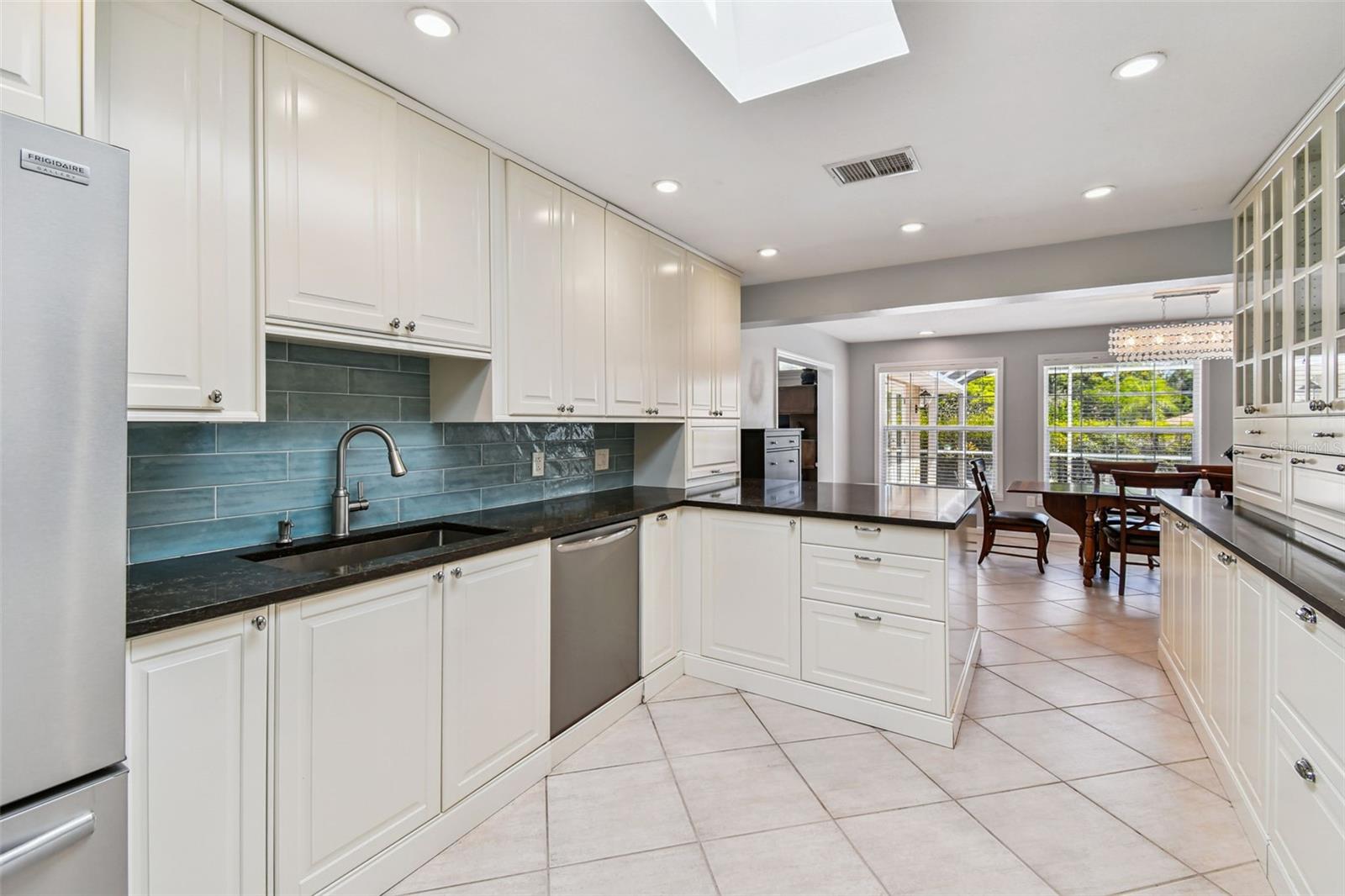 Image 15 of 83 For 822 Village Way