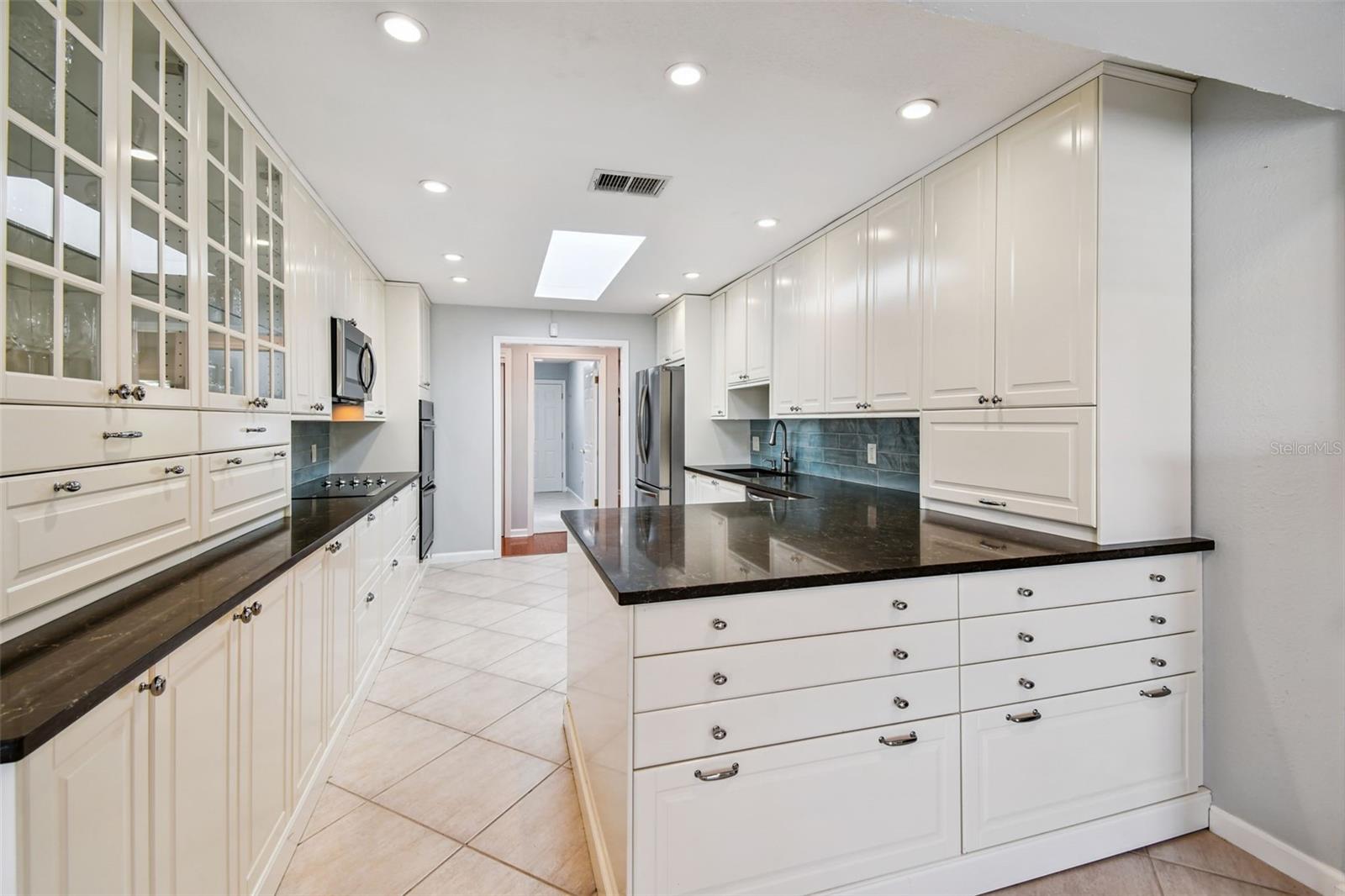 Image 16 of 83 For 822 Village Way