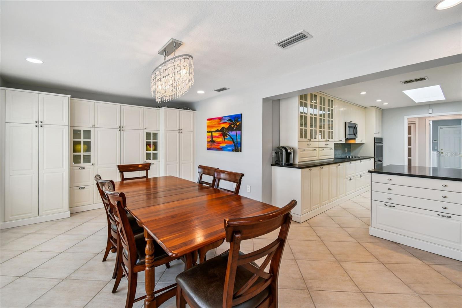 Image 17 of 83 For 822 Village Way