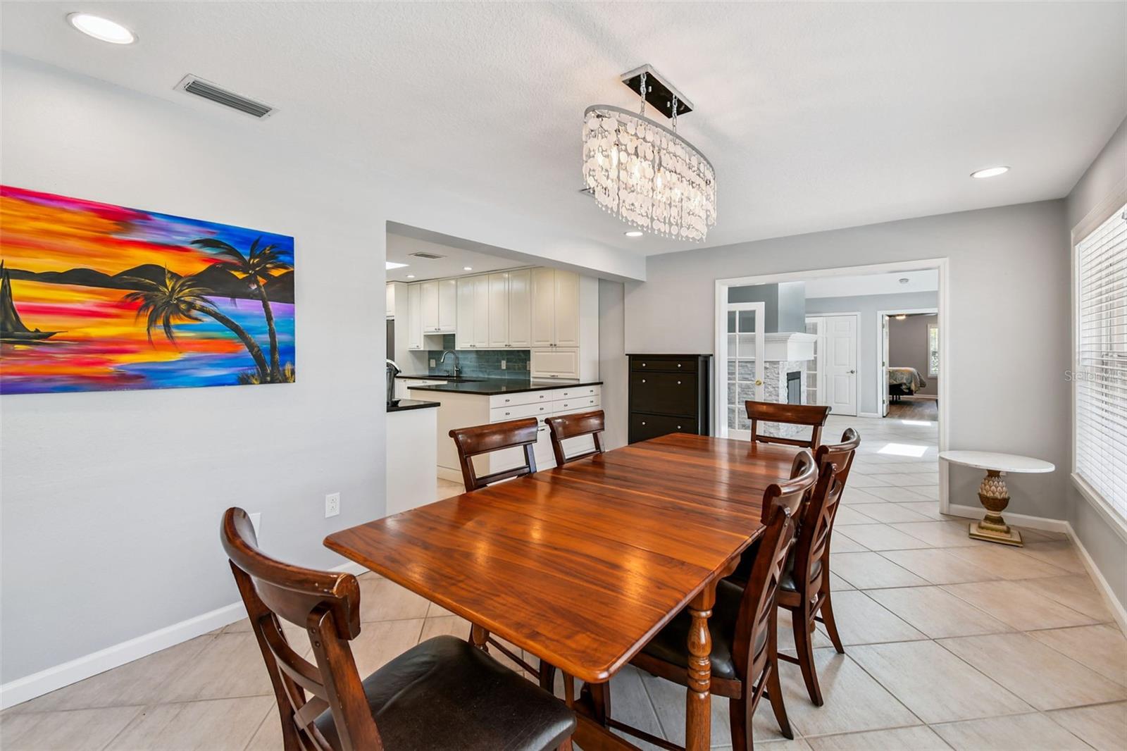 Image 18 of 83 For 822 Village Way
