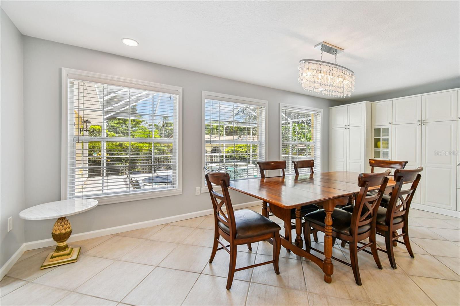 Image 20 of 83 For 822 Village Way