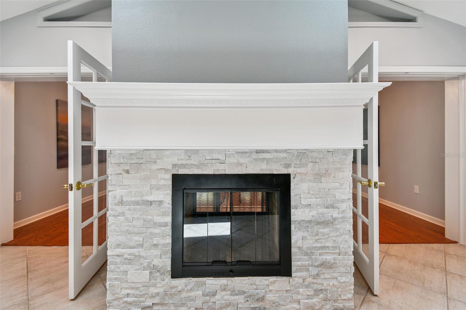 Image 21 of 83 For 822 Village Way