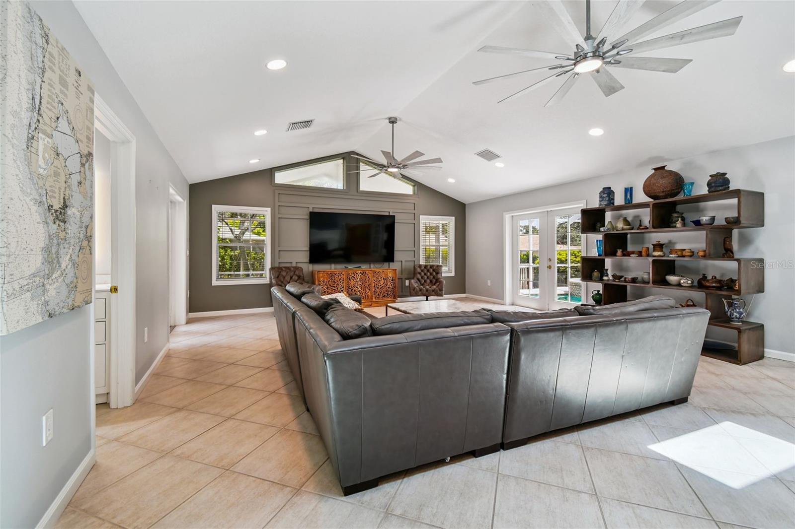 Image 25 of 83 For 822 Village Way