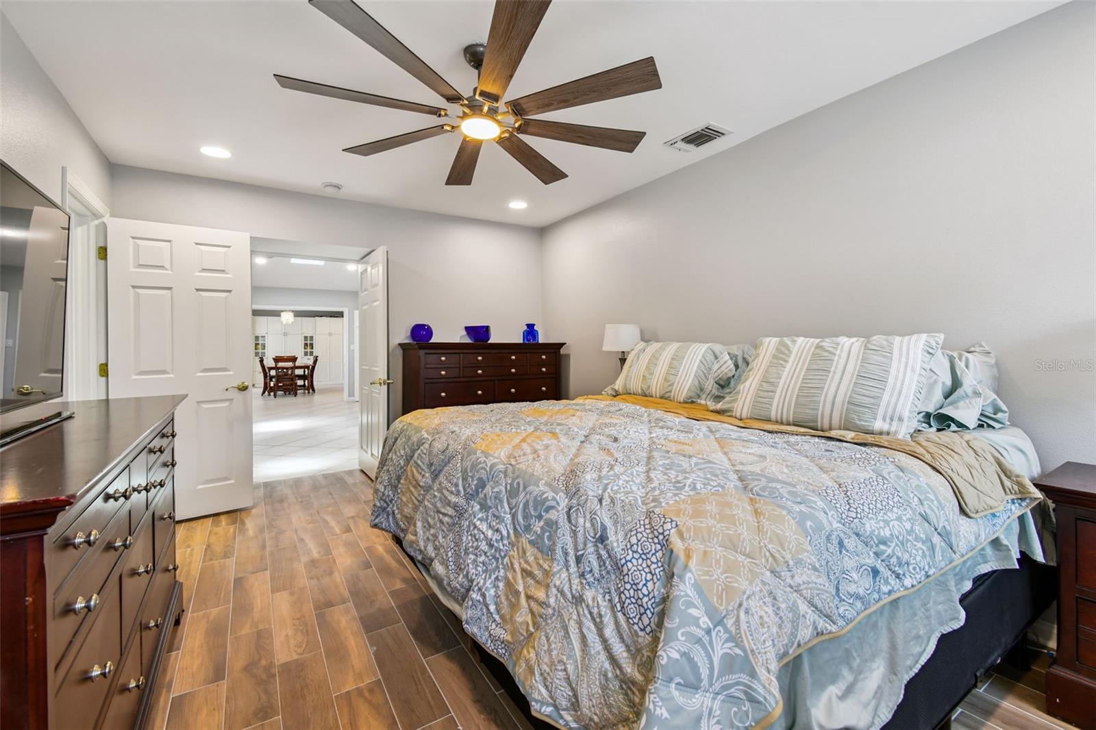 Image 29 of 83 For 822 Village Way