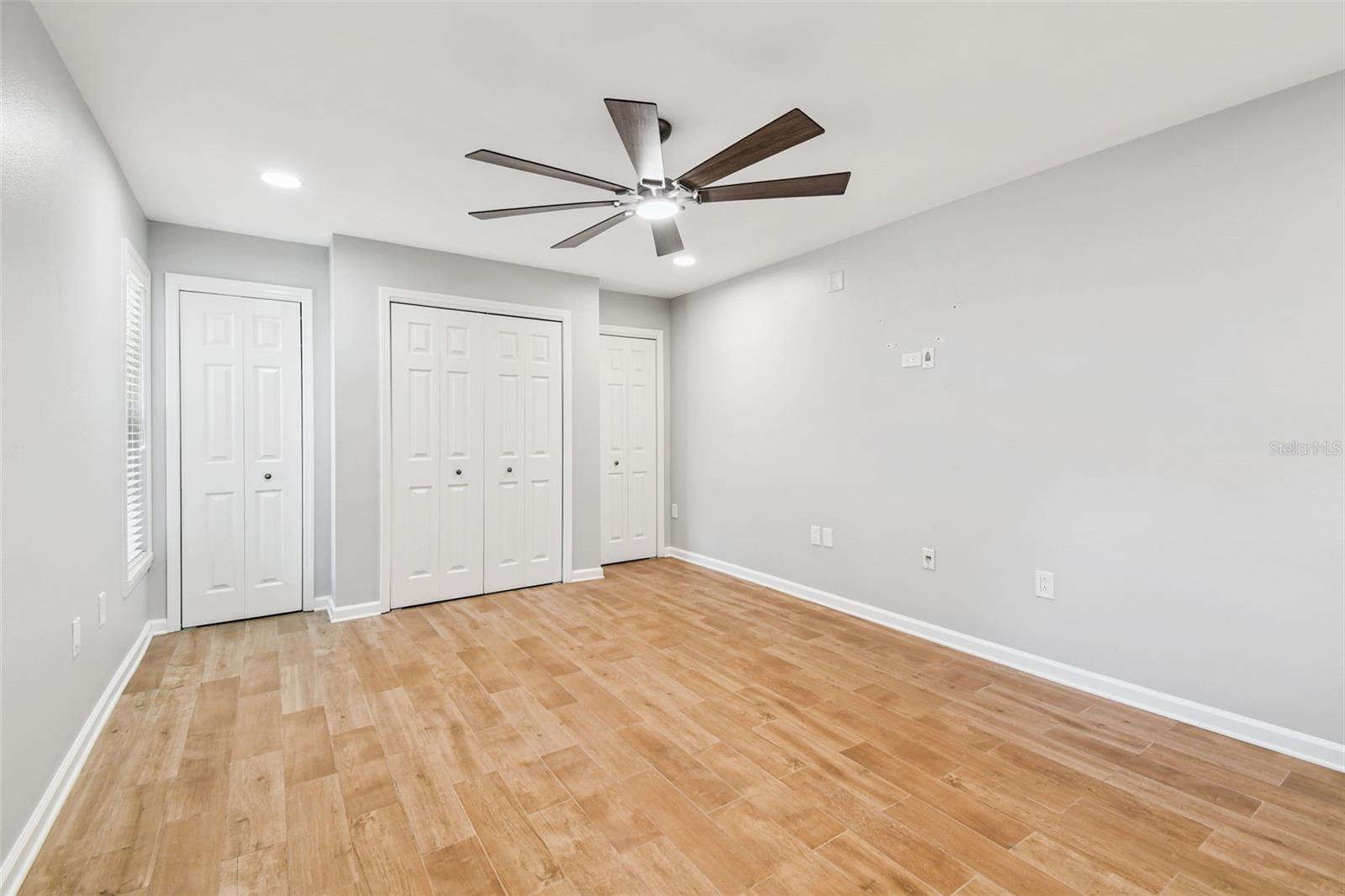 Image 32 of 83 For 822 Village Way