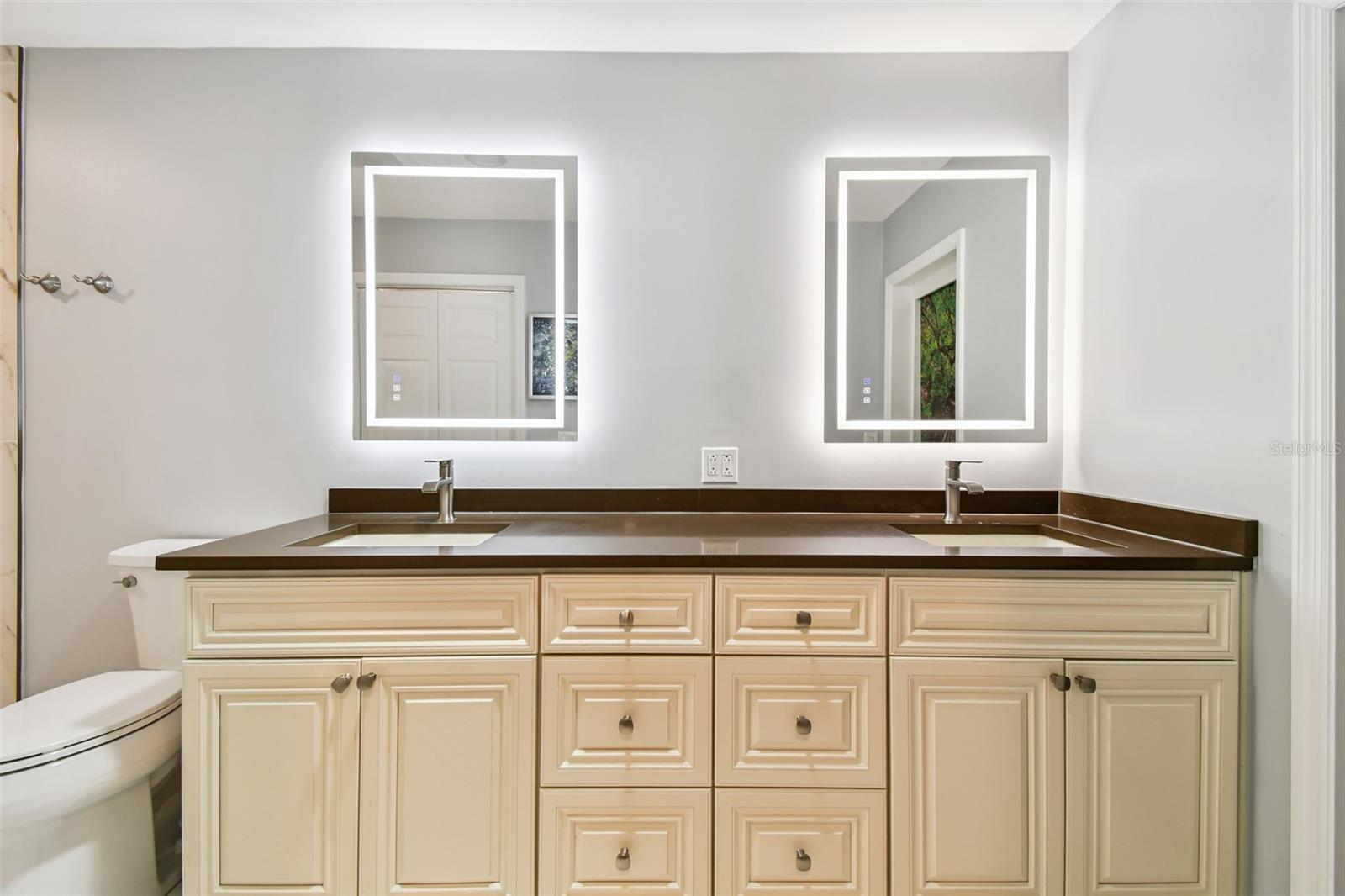 Image 34 of 83 For 822 Village Way